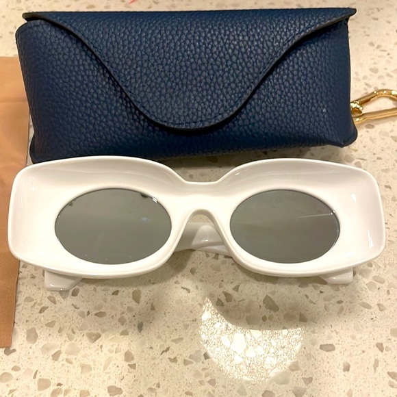 Loewe Paula Ibiza Sunglasses white and mirrored w gift bag all collateral - Picture 4 of 9